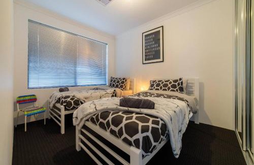 Treeby House | Treeby's Finest Family Home 4bdr 2bth