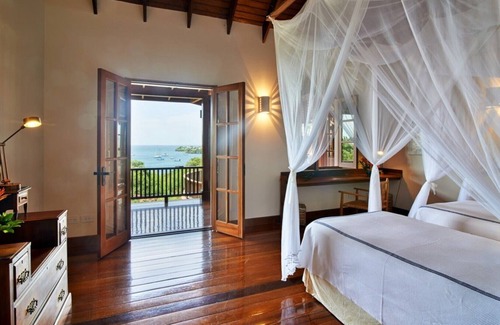 Lance aux Epines Villa | Treefrog Villa - 5 bedrooms overlooking the Ocean with resort access