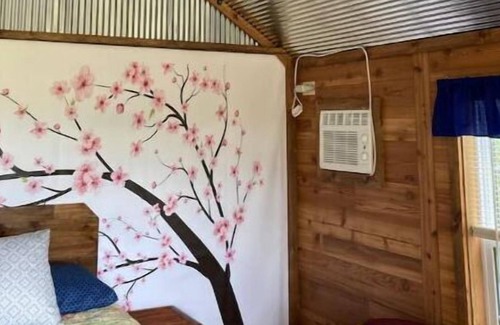 Leasburg House | Treehouse #1 - Conveniently located near wineries, caves, hiking & floating!