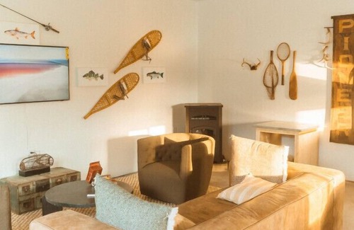 Sodus Cabin | Treehouse 1 · Honeymoon Treehouse Retreat with Hot Tub