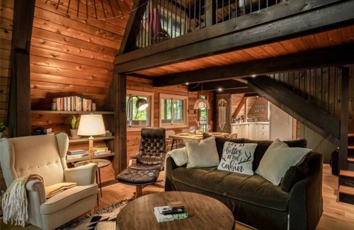 Huntsville Apartment | TreeHouse Adventure: Hot Tub, Park Pass & Near Beach