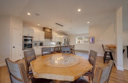 Lake Harmony Estates House | "Treehouse"Amazing Lake View,9 Bed5.5 Bath,Hot Tub,Sauna,Poker & Pool Table,Fire Pit,Ping Pong