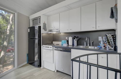 Seabrook Island Cottage | Treehouse Close to Beach, Golf Course/Lagoon View