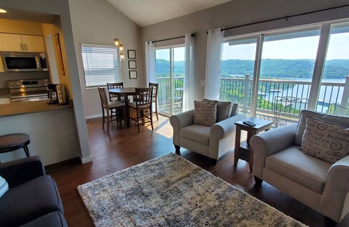Indian Point Condo | Treehouse Condos - Branson
