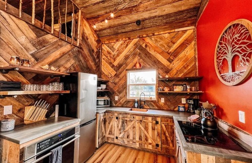 West Newton Cabin | Treehouse Hot tub custom