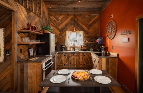 West Newton Cabin | Treehouse Hot tub custom