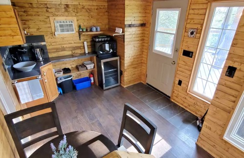 Lincoln Cabin | Treehouse Whispering Pines