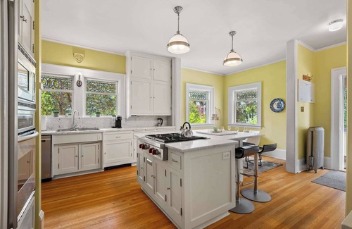 Southwest Calgary House | Treend Residence | Heritage Home Downtown YYC! |