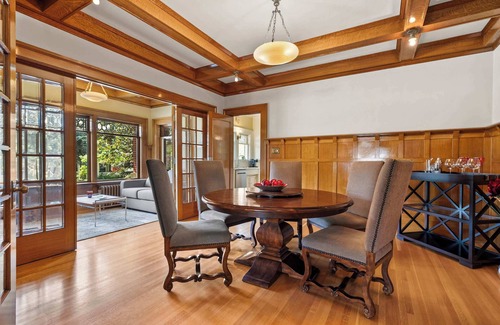 Southwest Calgary House | Treend Residence | Heritage Home Downtown YYC! |