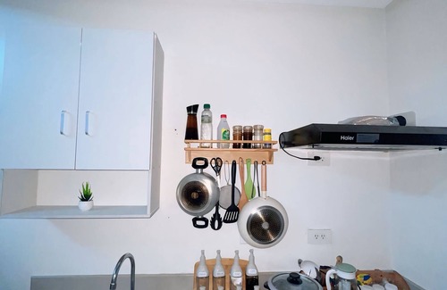 Novaliches House | Trees Residences T15 U808 [ 1-bedroom with WiFi and AC in Quezon City ]