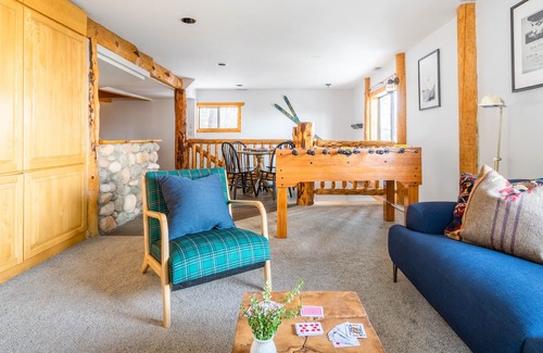 Summit Park Cabin | Treetop by AvantStay | Rustic Secluded Cabin w Views in Summit Park