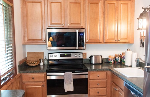 Whitefish Condo | Treetop condo w/private Deck