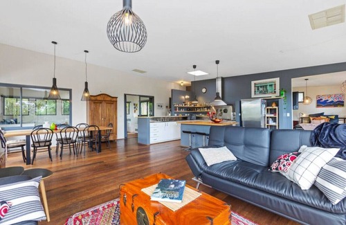 Skenes Creek House | Treetop Retreat -Where the Forests meets the Ocean