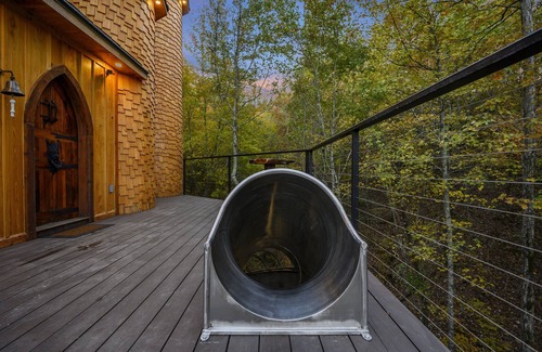 Broken Bow Cabin | Treetopia Treehouse!Waterfall!3Story Slide!OutdoorBed!Nest Hottub!Sauna!