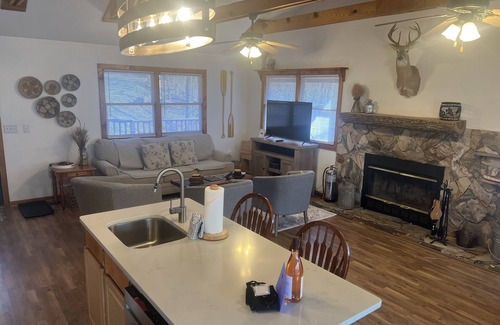 Lake Lure House | Treetops Cottage, wrap around deck, Wi-Fi, pet friendly, close to Lake Lure.