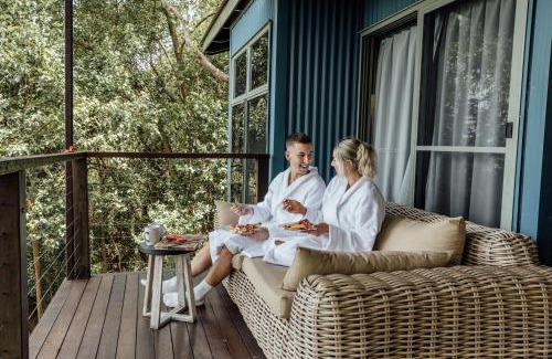 Montville Cabin | Treetops Seaview Montville