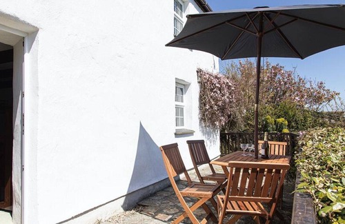 Gorran Haven House | Tregarth, spacious accommodation located in an extended cottage just a 5 minute walk from Gorran Haven