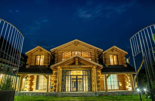Bouvet Island Ski Chalet | Tremendous 5-bedroom chalet in Gosh with WiFi, AC,Outdoor Pool, Sauna&Jacuzzi