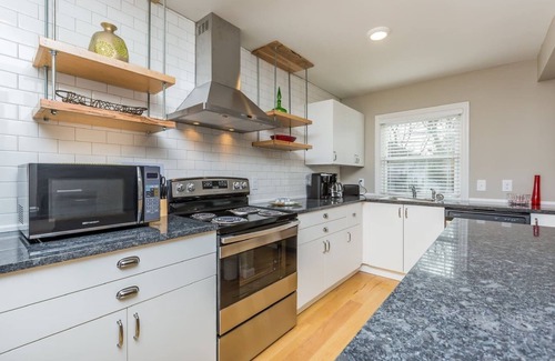 Winston - Salem Apartment | Trendy 1 BR w/KING Bed in Central Location
