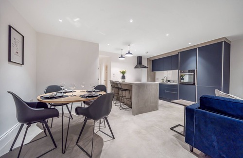 St Leonards-On-Sea Apartment | Trendy 2 bedroom and 2 bathroom apartment minutes from beach