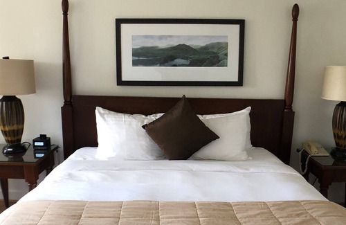 Hanamaulu Resort | TRENDY 4-STAR RESORT. Great Location with Ocean & Pool Views!