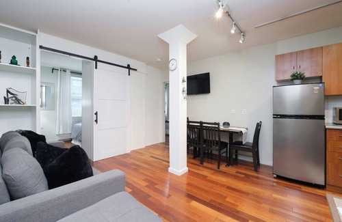 Gastown Apartment | Trendy and Cozy Downtown Vancouver Apartment, Near Gastown