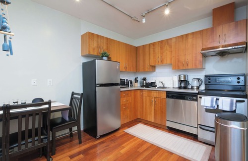 Gastown Apartment | Trendy and Cozy Downtown Vancouver Apartment, Near Gastown