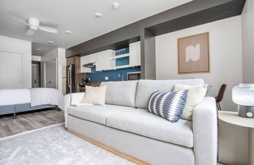 Broadway Apartment | Trendy Capitol Hill Studio w/Gym & Roof Deck, near I-5, by Blueground