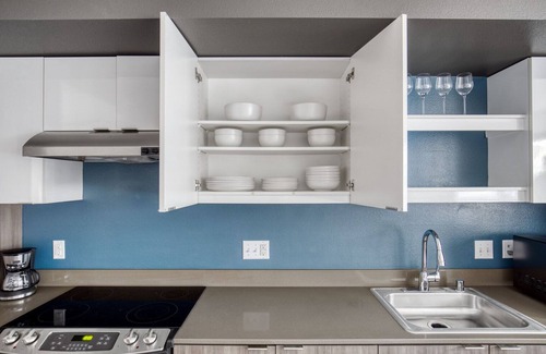 Broadway Apartment | Trendy Capitol Hill Studio w/Gym & Roof Deck, near I-5, by Blueground