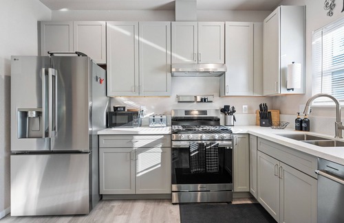 New Era Park House | Trendy Escape in the Heart of Sacramento!