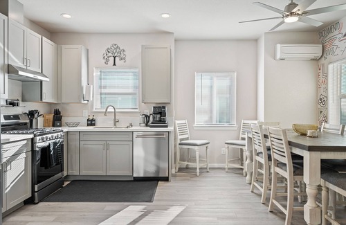 New Era Park House | Trendy Escape in the Heart of Sacramento!