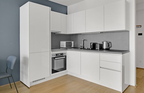 Favoriten Apartment | Trendy Favoriten 1BR w/Gym & Lounge, walk to Hauptbahnhof, by Blueground
