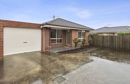 Grovedale House | Trendy Grovedale Residence Free WiFi
