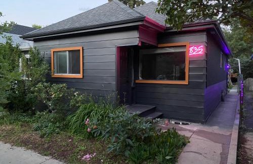 Sunnyside Apartment | Trendy Kensington 3 min Walk Backyard AC Garage