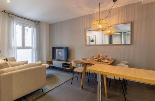 Barrio de La Latina Apartment | Trendy La Latina Escape for 3 Next to the Iconic Rastro Market Latina Toledo II