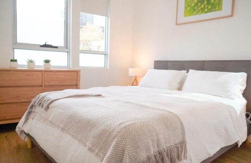 Port Melbourne Apartment | Trendy Modern 2BD Apartment Close to Beach & City