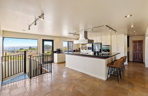 Paso Robles House | Trendy New Estate! 5 Min to Downtown