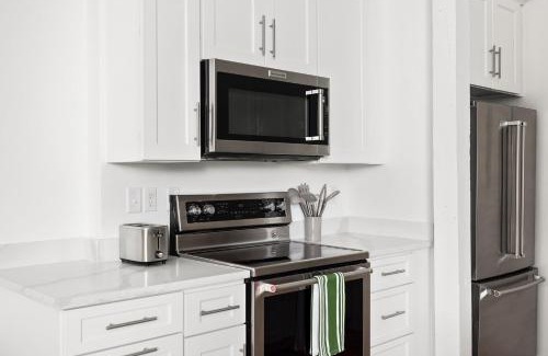 Old Port Apartment | Trendy Remodeled 2BR Loft in Portlands Old Port