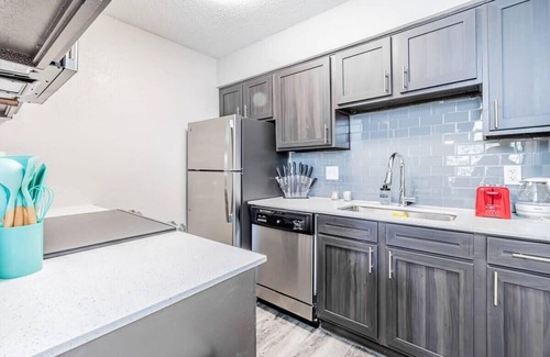 Dawson Apartment | Trendy SoCo 1BR suite, king bed, fast WiFi