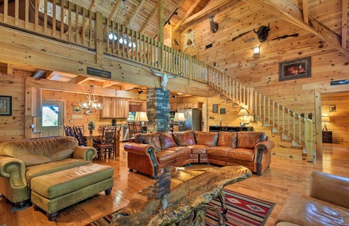 Trenton Cabin | Trenton Cabin w/Hot Tub - 14 Mi to Lookout Mtn!