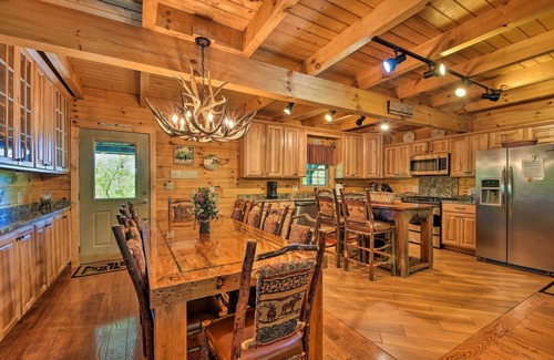 Trenton Cabin | Trenton Cabin w/Hot Tub - 14 Mi to Lookout Mtn!