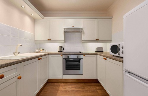 Par Hotel | Trenython Manor