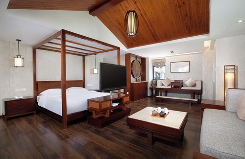 Par Hotel | Trenython Manor