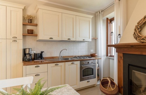 Tignale Apartment | Trepée Court, in the historic center