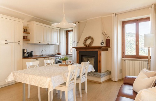 Tignale Apartment | Trepée Court, in the historic center