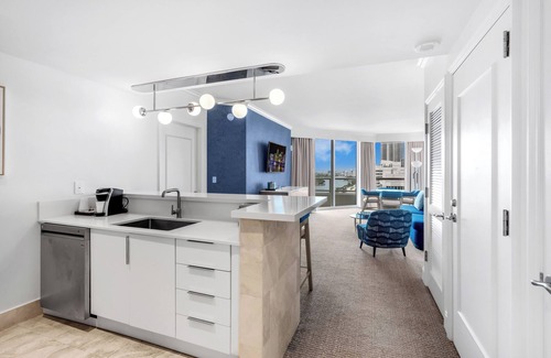 Mid Beach Hotel | Tresor One Bedroom Suite North Fontainebleau