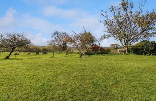 Newquay Cottage | TREVARTHIAN FARM (ANNEX), pet friendly, with a garden in