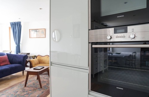 Chysauster Apartment | Trevow - modern apartment with parking In Penzance, close to sea