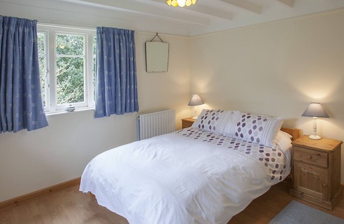 Wadebridge Apartment | Trewestcot - dormer bungalow just off Rock Road with huge garden and parking