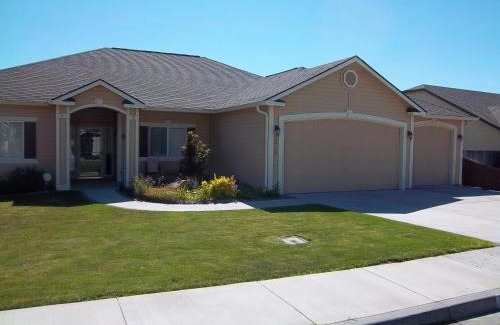 Tapteal West House | Tri-Cities Home Away from Home